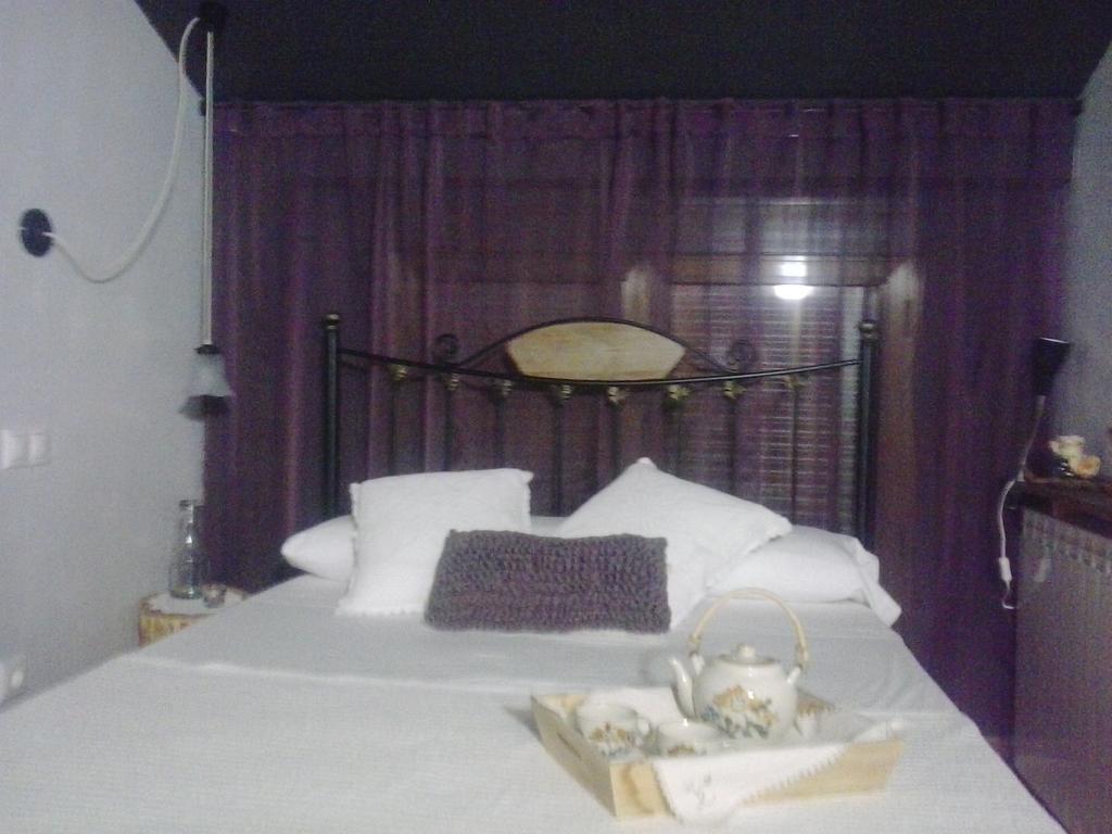 Hostal Royuela Rum bild